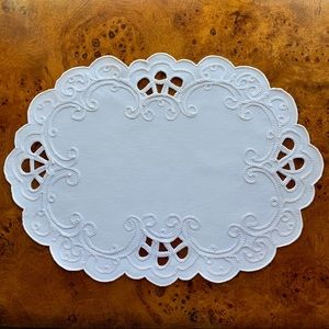 Scalloped Doily White